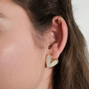 Aretes Corazón con Detalle Marmoleado – Amor que combina con todo