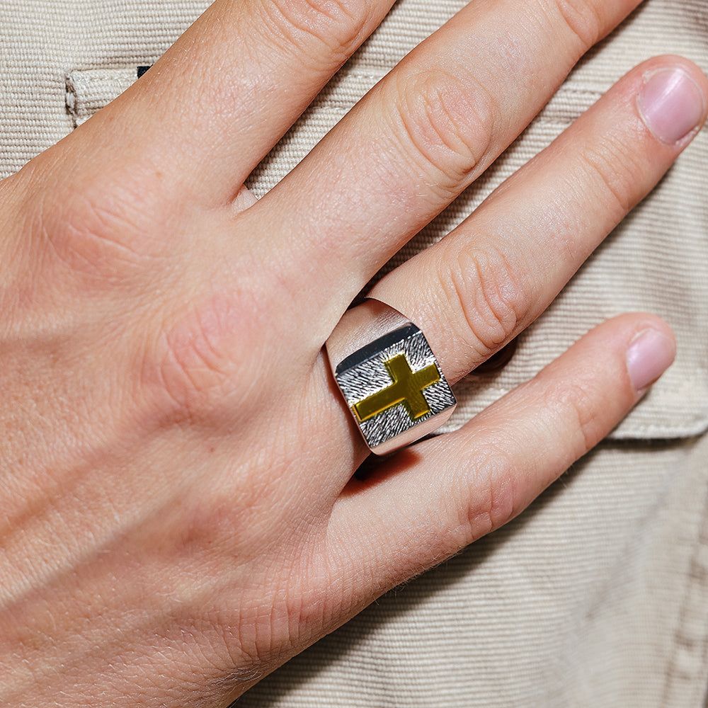 Anillo Cruz Bicolor para Caballero – Plata .925 con rodio