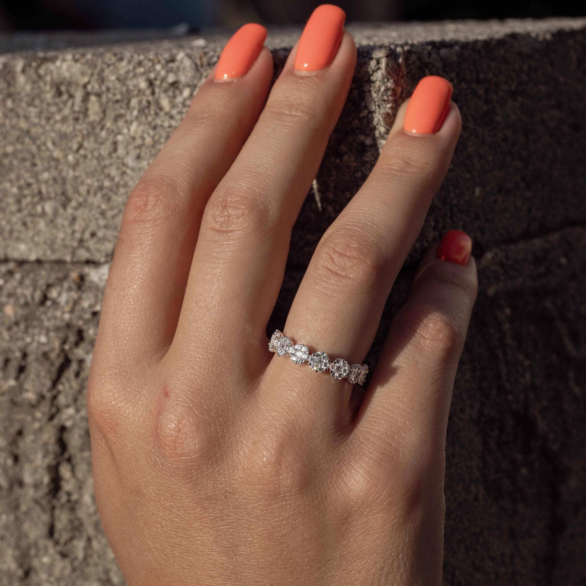 Anillo Banda Flor en Plata 925 – Detalle floral