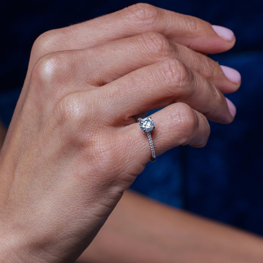 Anillo Solitario Moissanita 1 Quilate en Plata 925 – Clásico moderno