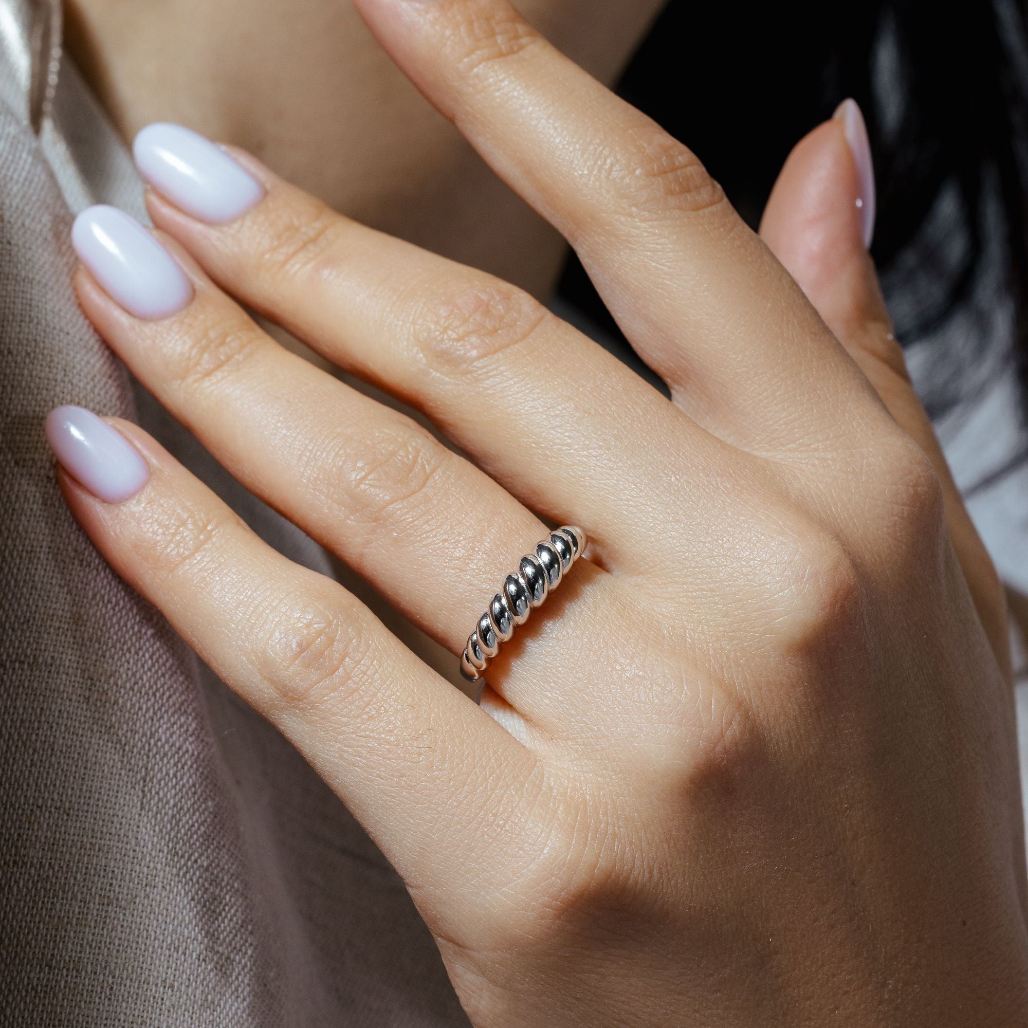 Anillo Croissant en Plata 925 – Diseño atrevido