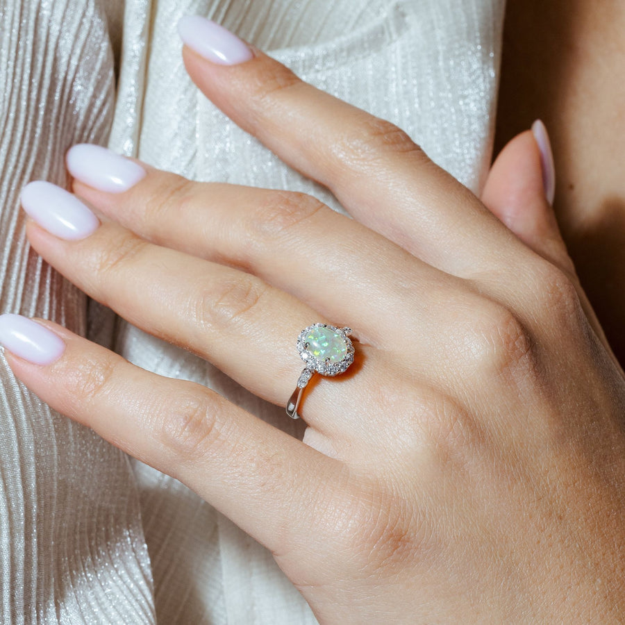 Anillo de Ópalo Sintético en Plata 925 – Brillo iridiscente