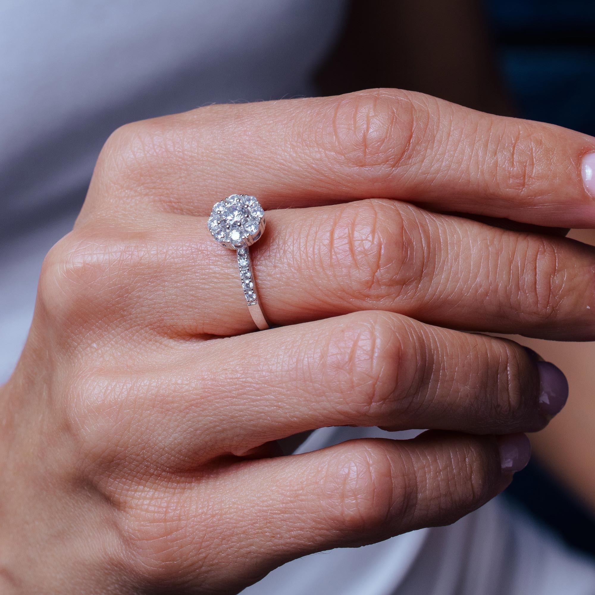 Anillo Giratorio con Zirconia en Plata 925 – Brilla al girar