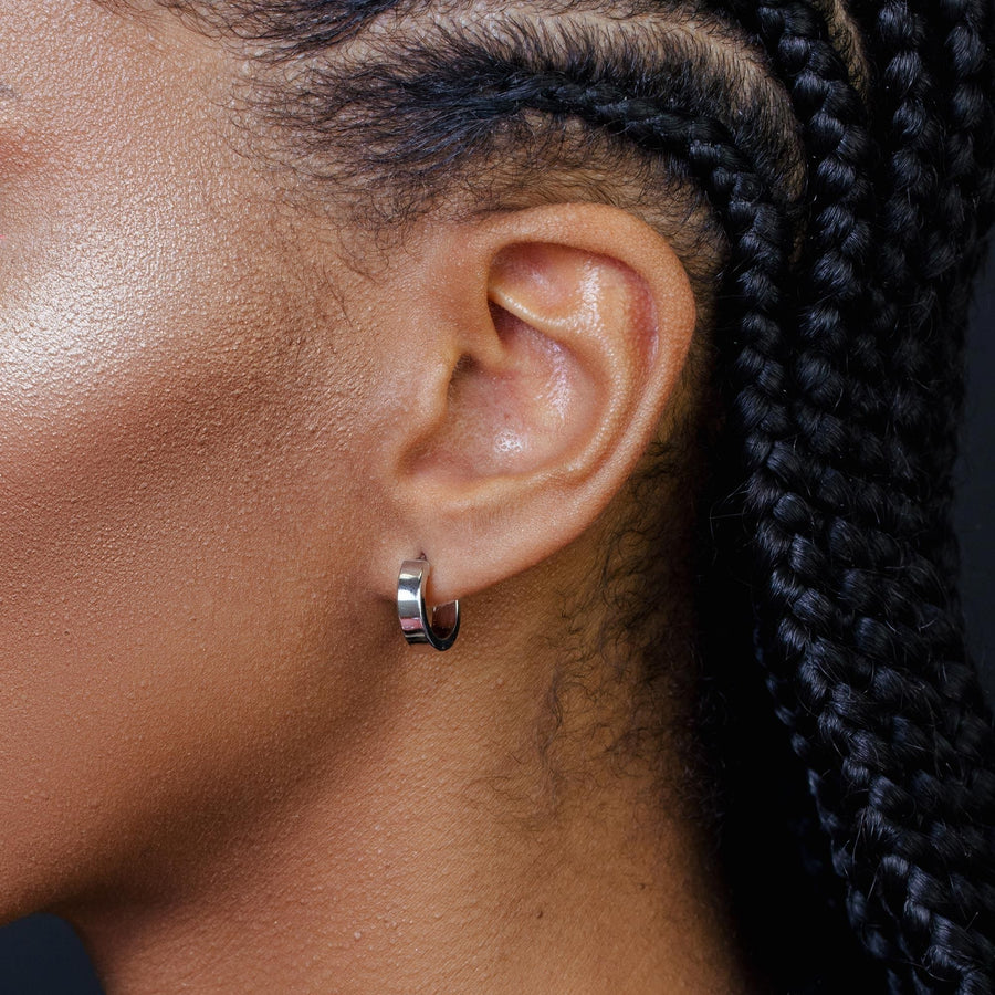 Aretes Aro Plano de 4 mm en Plata 925 – Elegancia versátil