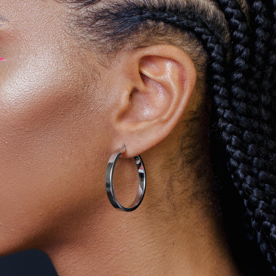 Aretes Aro Plano de 4 mm en Plata 925 – Elegancia versátil