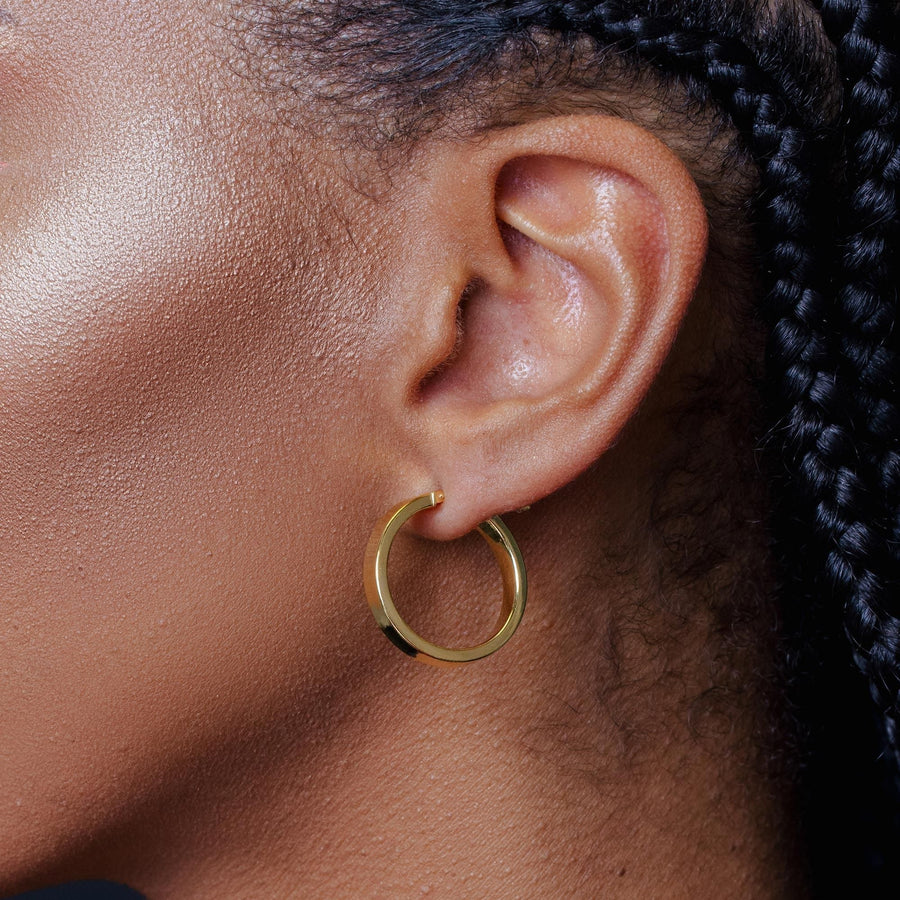 Aretes Aro Plano de 4 mm en Plata 925 – Elegancia versátil