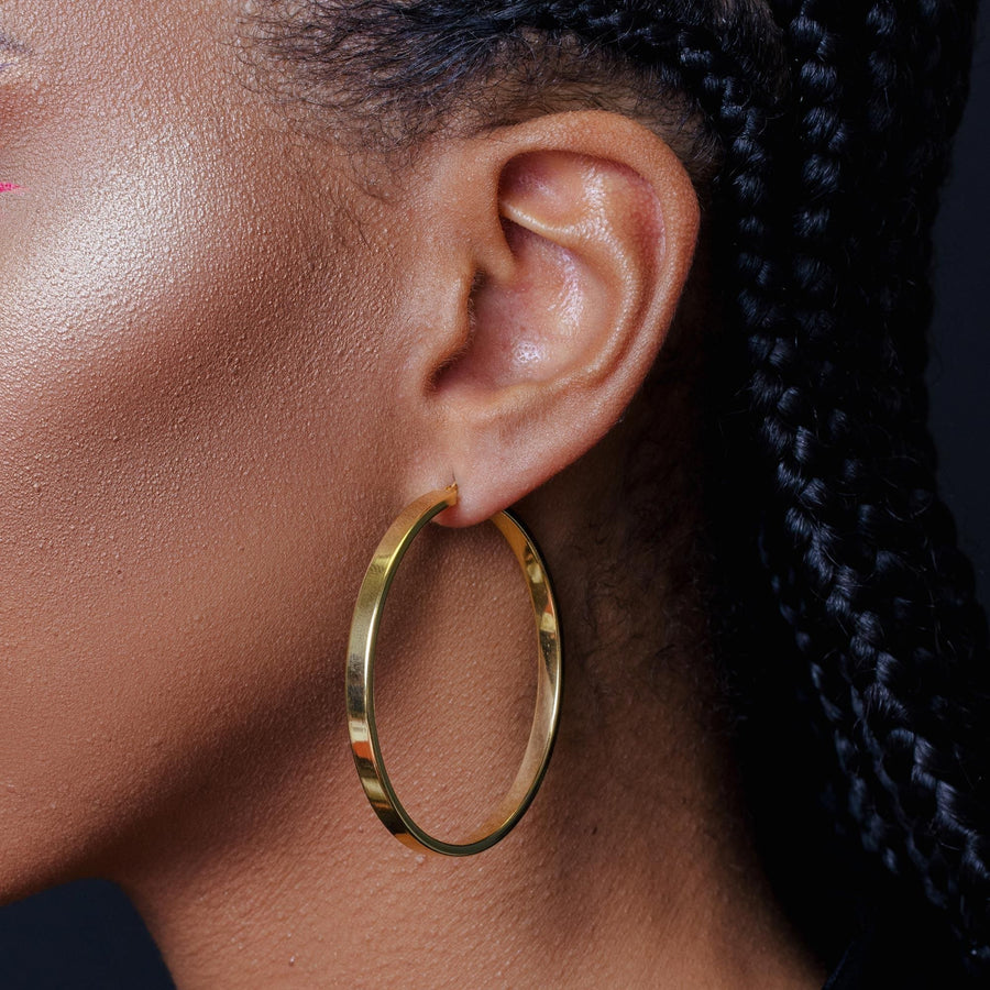 Aretes Aro Plano de 4 mm en Plata 925 – Elegancia versátil