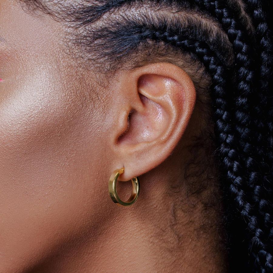 Aretes Aro Plano de 4 mm en Plata 925 – Elegancia versátil