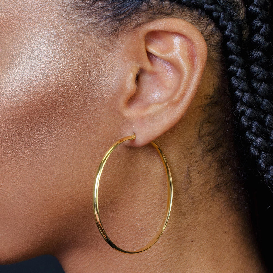 Aretes Aro Media Caña en Plata 925 – Elegancia discreta