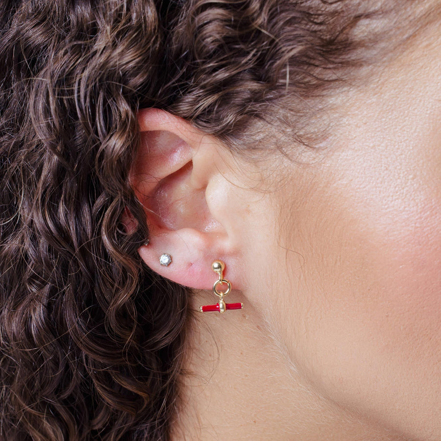 Aretes Barra Roja en Plata 925 con Baño de Oro – Color que brilla