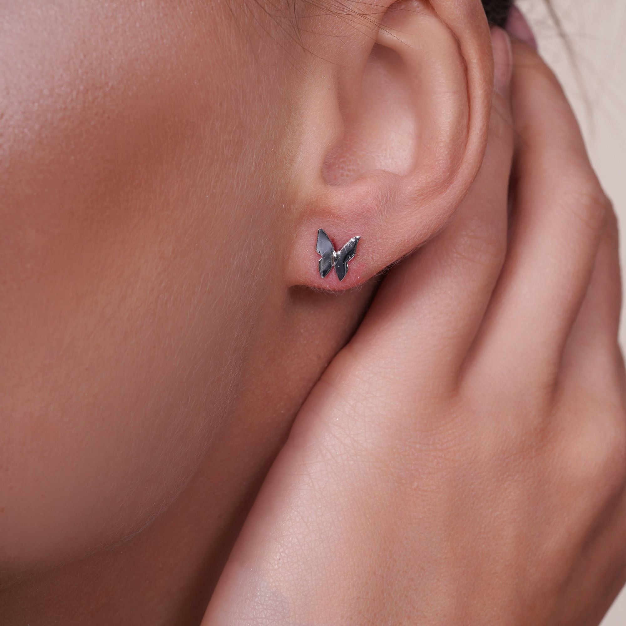 Broqueles Mariposa en Plata 925 – Elegancia sencilla