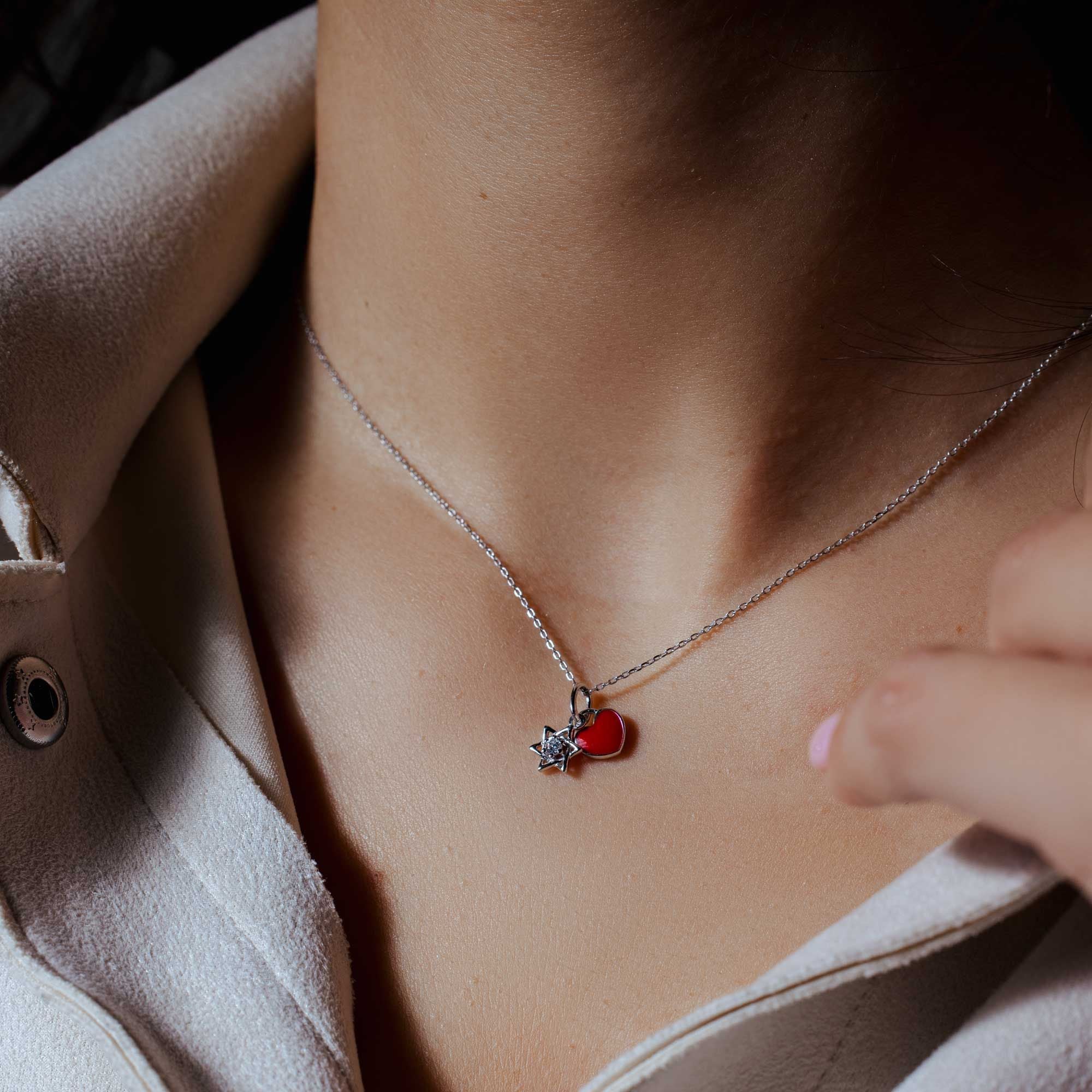 Collar Estrella de David y Corazón en Plata 925 – Toque rojo