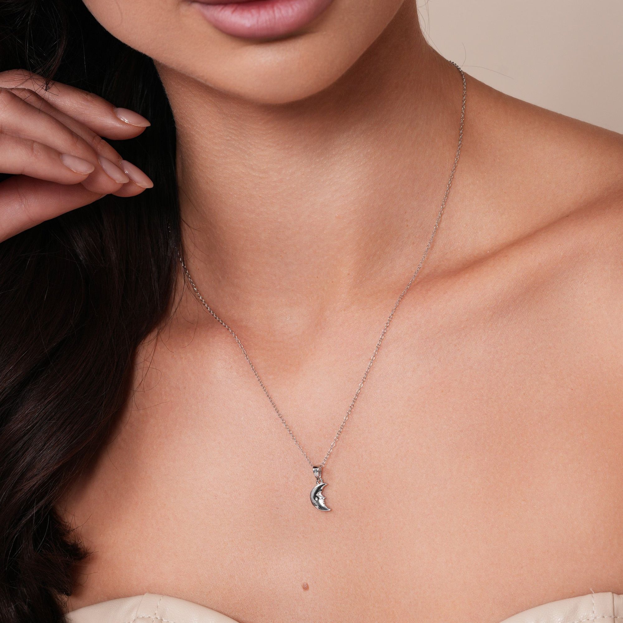 Collar Luna Lisa en Plata 925 – Diseño minimalista