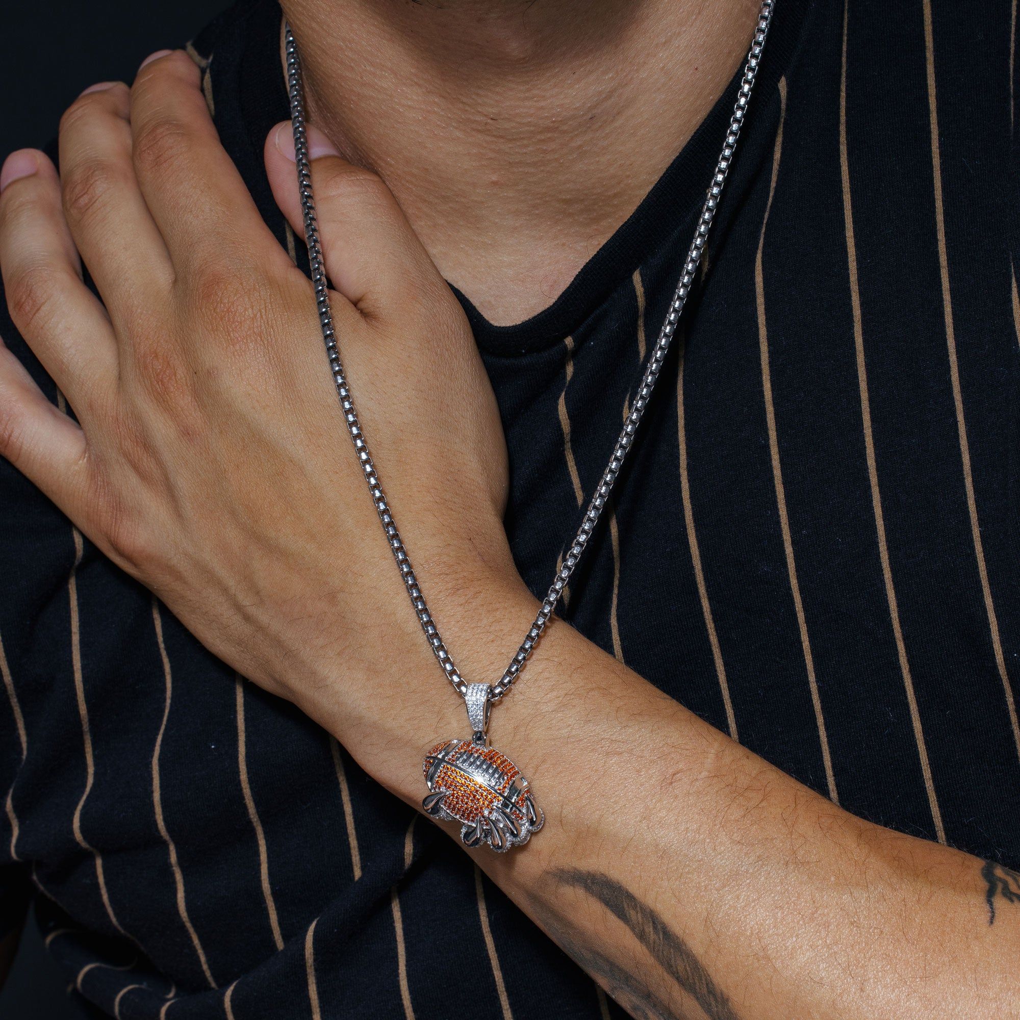Dije Balón de Futbol Americano con Zirconias en Plata 925 – Naranja
