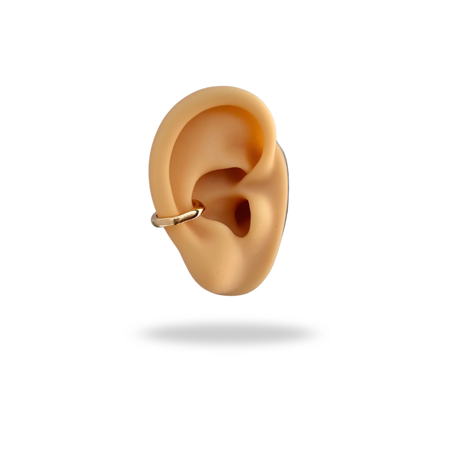 Ear Cuff Dorado Minimal – Menos es más