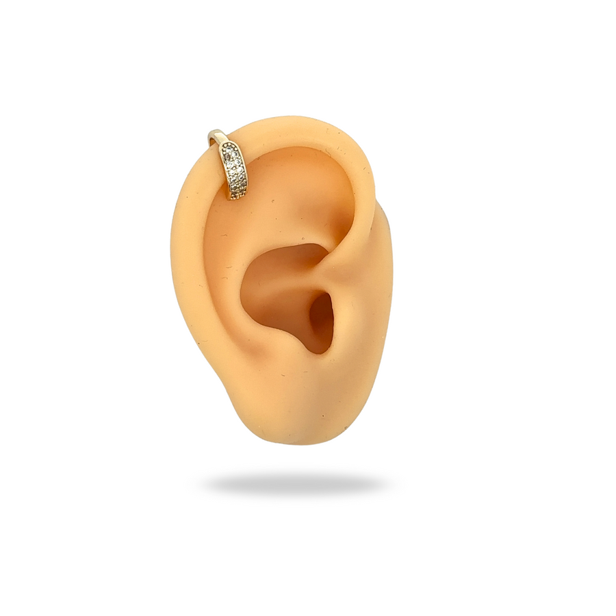 Ear Cuff Dorado con Zirconias – Sutil, elegante y sin perforación